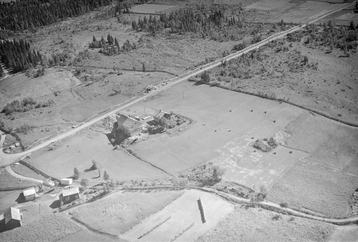 Gårder i Østre Gausdal, åkrer, slåttemark, hesjer