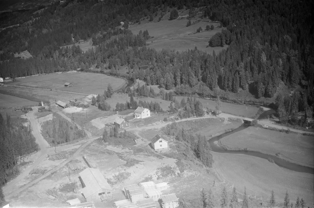 Sande, bolighus og sagbruk i Auggedal, Vestre Gausdal, elva Augga med Ånrud bru