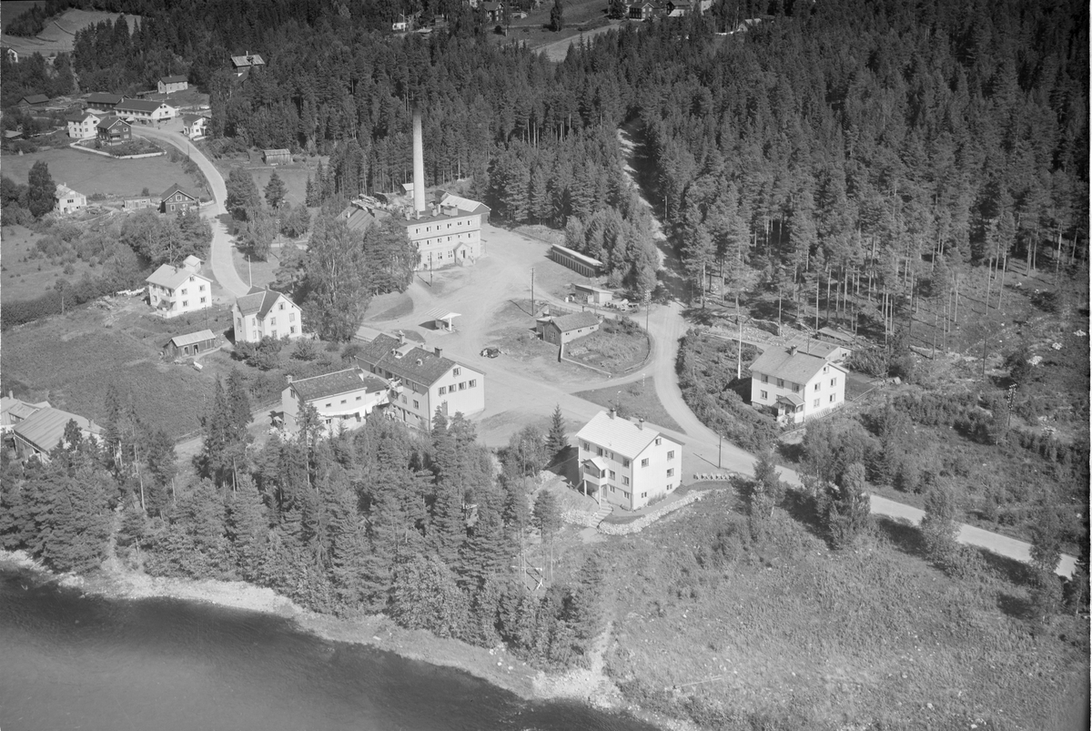 Tretten, Øyer, 28.08.1953, Tretten ysteri, bolighus, elv, vei, barskog