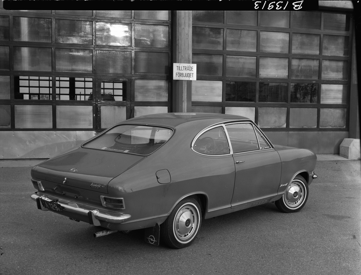 Typbesiktning. Opel (092296-8). >>