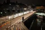 Trafik på Centralbron (vid Slussen) en kväll i augusti. Bild till utställningen 100 innovationer föreställande bilen.