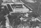 Flygbild över Tekniska museet, ca 1939. Sjöhistoriska museet i bakgrunden, kasernbyggnader med Etnografiska museet, kostadion skymtar i bildens övre högra hörn.