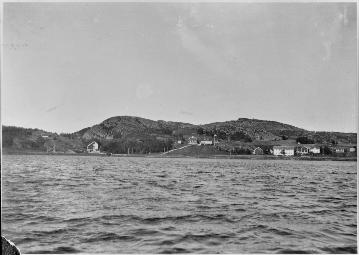 Fra Botngård med bl.a. mølla og skolen.