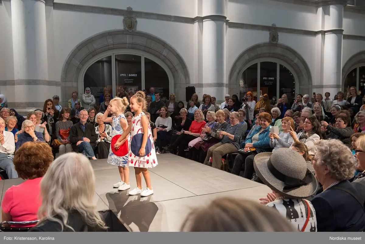 Livstyckets vårmarknad 2016, invigningstal och catwalk. Kompletterande material från själva marknaden i bildserie NMA.0079544