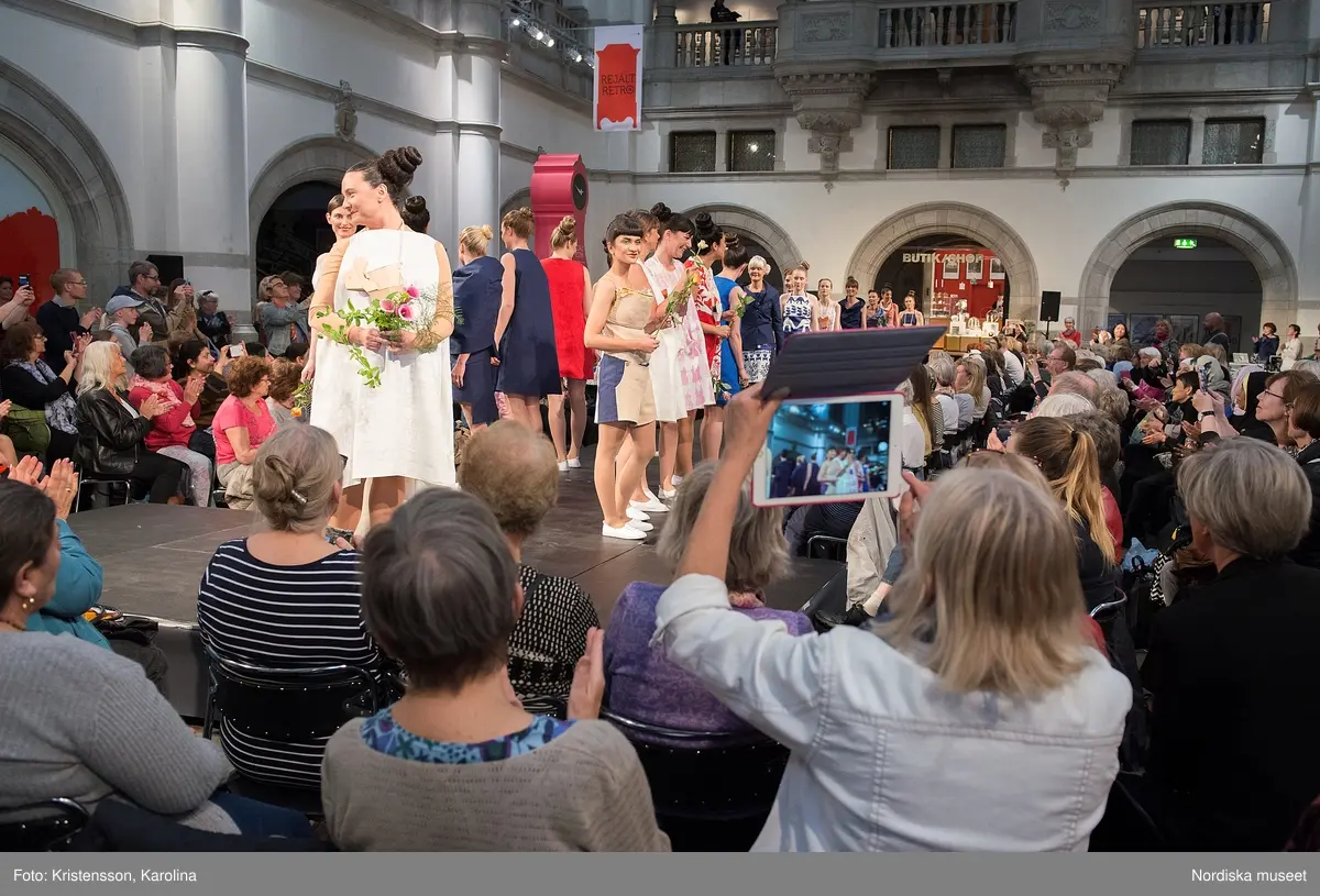 Livstyckets vårmarknad 2016, invigningstal och catwalk. Kompletterande material från själva marknaden i bildserie NMA.0079544