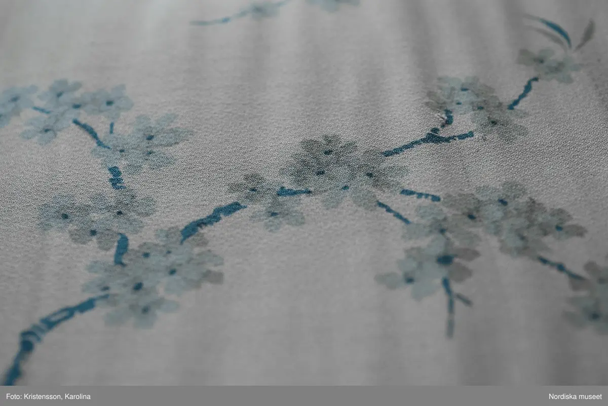 Julita, Stora huset, dekorativa detaljer, textil, kristallkrona, tapet, skor, fotografier, porslin, badrum, skor