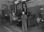 Johan Sigfrid Persson, maskinhallen i ångcentralen. Foto den 4 december 1953.