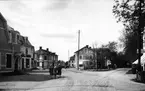 Gatukorsning i Kyrkbyn, Bergsjö, 1921.