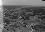 Enånger, Hälsingland. Kyrkan restaureras. Svedtjärnen och den ringlande Enångersån