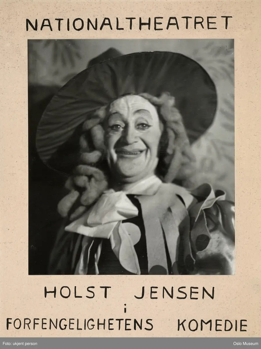 portrett, mann, skuespiller, rollebilde, Jourdain i "Forfengelighetens komedie" på Nationaltheatret, brystbilde, kostyme