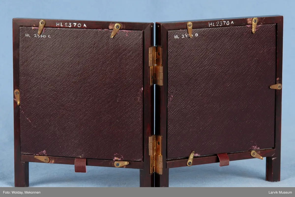 Form: sammenleggbar dobbel bordramme i mahogny m
