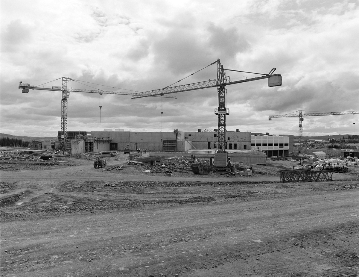 Rudshøgda, utbygging av industriområde, Ringsaker kommune. Hed-Opp, slakteri, byggekraner.