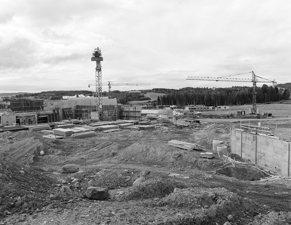 Rudshøgda, utbygging av industriområde, Ringsaker kommune. Hed-Opp, slakteri, byggekraner, anleggsområde, byggeplass.