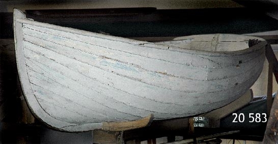 Used by the Vaxholm coastal artillery regiment. This type of small rowing boat was built with a flat stern and usually had a lock for a sculling oar. 