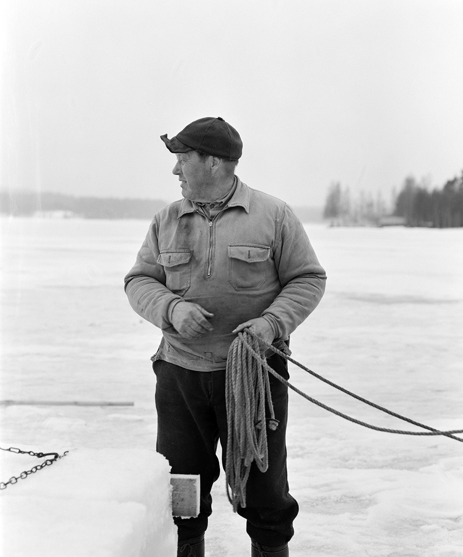 Isskjæring, Rokosjøen, Løten. Paul Nordvold.