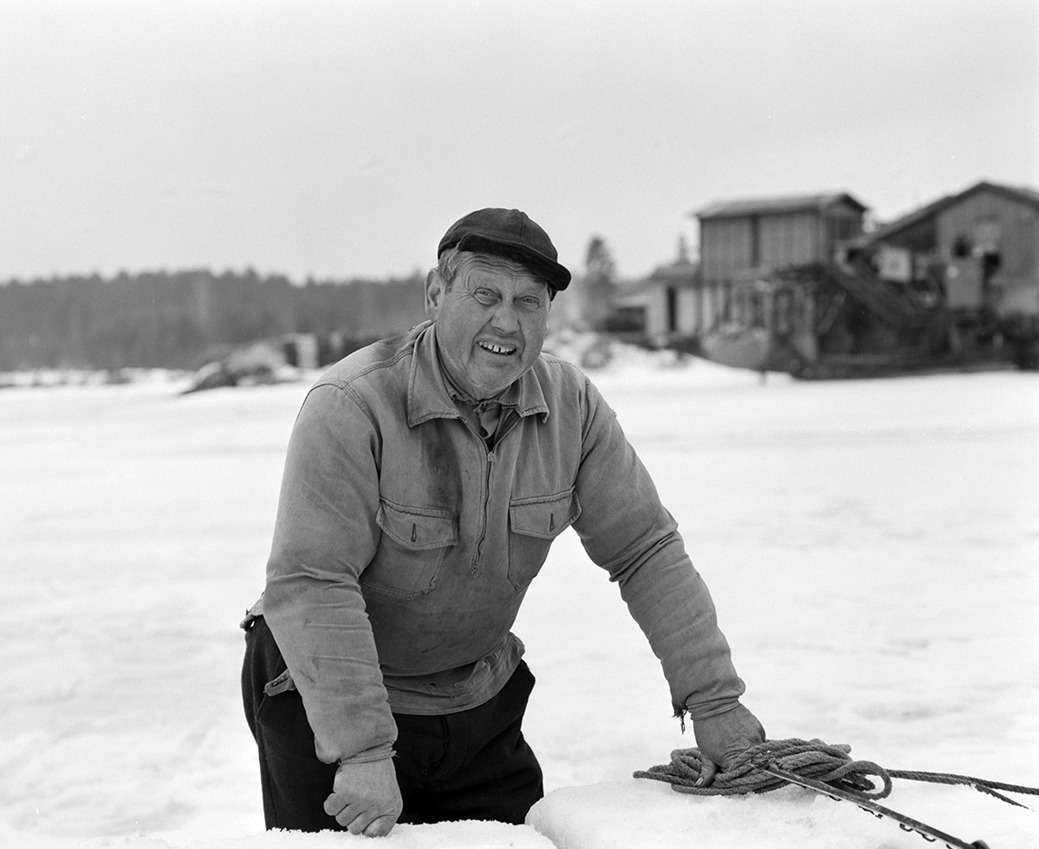 Isskjæring, Rokosjøen, Løten. Paul Nordvold, hestekar,