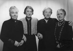 gruppe, kvinner , stående halvfigur