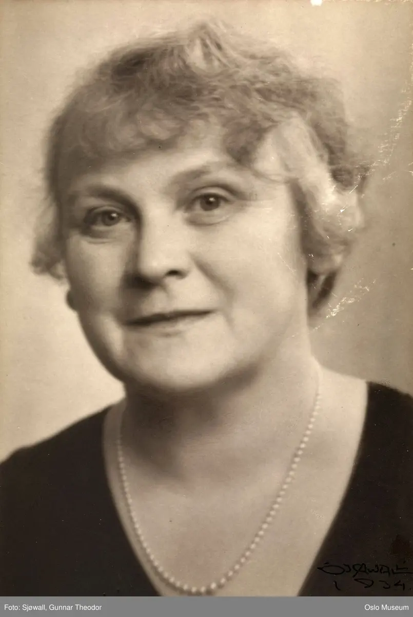 portrett, kvinne, perlekjede, brystbilde