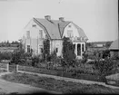 Patron Owenius villa från 1917 i korsningen mellan Nordanviksgatan och Klackskärsgatan, Östhammar, Uppland