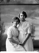 Ester och Svea Wicksell. Mars 1913.