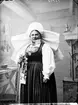 Fru Berlin, Fridsta. Mars 1900. Fru Hilda Berlin född 23 september 1848 i Malmö. Död 14 september 1935. Föräldrar apotekaren Johan Fredrik Barkman och Gustava Emilia Lindblad. Hon var aktiv i Allmogedansens vänner där Fridsta gård var en populär träffpunkt.
