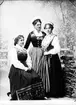 Hulda och Alma Jönsson, Agda Johansson. Juni 1901