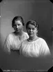 Från vänster Agnes Ahl (Brolund) f 1900 Valbo församling - d 1967 Hudiksvalls församling. Maria Brolund f 1893 Valbo församling - d 1929 Gävle Heliga Trefaldighets församling.