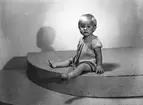 Konstnären Jarstads flicka, Kostervägen 5b, Stocksund. Augusti 1944