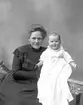 Borgmästarinnan Anna Berggren och hennes son