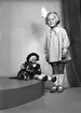 Direktör och Fru Zeidlitz dotter. 23 oktober 1944. Direktör Zeidlitz, Swing Bolaget, Sandviken.