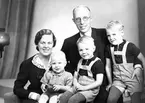 Komminister Sture Wiklund, Strömsbro med  familj.      30 oktober 1944.
