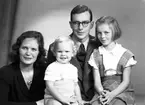 Familjen Hans Lundgren, Parkvägen 30, Gävle.             4 november 1944.