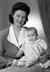 Doktorinnan Hessler med dotter. 27 november 1944.