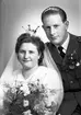 Brudparet Sundling, Näringsgatan 6, Gävle. 16 december 1944.
Roland Sundling född 1921 i Timrå.
Elsa Elionora Berggren född 1922 Gävle.