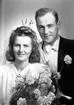 Brudparet Arne Westlund, Södra Ringvägen 10, Gävle.  16 december 1944.