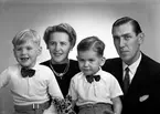 Familjen Kamrer Gustav Engström, Brynäsgatan 1, Gävle. 24 januari 1945.