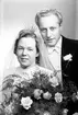Brudparet Birger Andersson, Sjunde Tvärgatan 47, Gävle. 27 januari 1945.
