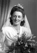 Brudparet A. Thyr, Asmundsgatan 10, kvarteret Poppeln, Gävle. 24 mars 1945.