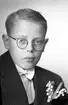 Konfirmanden Sven Söderlund, Herrgårdsgränd 5, Gävle. 26 mars 1945.