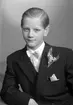 Konfirmanden Eugen Malm, Tredje Tvärgatan 25, Gävle. 23 mars 1945.