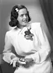 Konfirmanden Karin Källberg, Mäster Olofsgatan 11, Gävle. 20 april 1945.