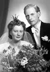 Brudparet John Karlsson. Strömsbrovägen 12, Gävle. 20 maj 1945.