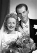 Brudparet Hans och Eivor Sundberg, 20 maj 1945.
Vigda i Heliga Trefaldighetskyrkan, Gävle.
