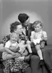 Ingenjör Ralf Sterner, Älvkarleö, familjeporträtt. 2 juni 1945.