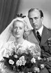 Brudparet löjtnant Gösta Sieurin, Rindögatan 10, Stockholm. 4 augusti 1945.