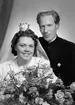 Brudparet Sven och Rut Odernäs, Mellanbergsvägen 71, Stockholm. 29 september 1945.