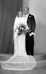Brudparet Eric Allernäs, Jarlavägen 2, Gävle. 20 oktober 1945.