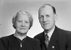 Målarmästare Eric Wickström och fru Wickström, Södra Centralgatan 40, Gävle. 17 november 1945.