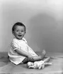 Dotter Holmgren. 20 november 1945. Holmgren, Brändströmsgatan, Gävle.