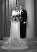 Brudpar Harry Karlsten, Jarlavägen 31, Gävle. 15 december 1945.